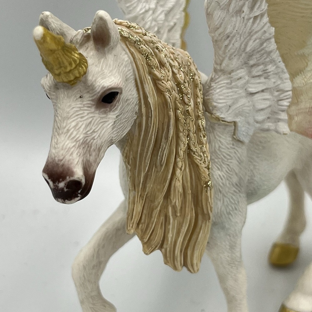 Schleich Winged Rainbow Unicorn Figurine Gold Mane Tail Collector Piece 5.5" - Picture 2 of 14